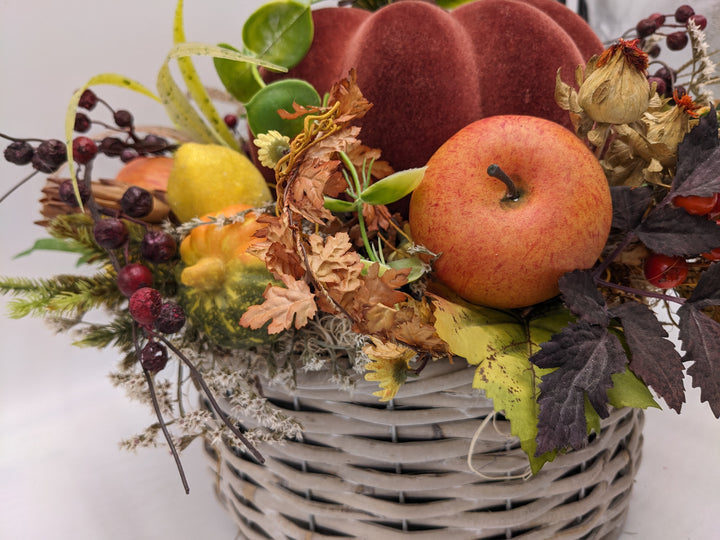 Herbstgesteck Kürbis Apfel Beeren orange