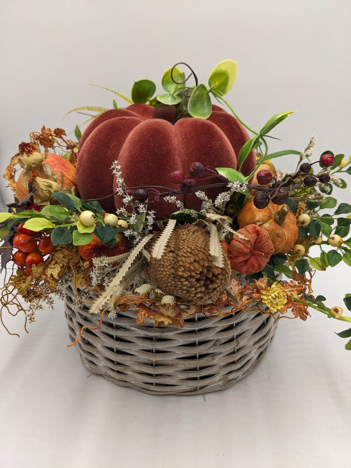 Herbstgesteck Kürbis Apfel Beeren orange