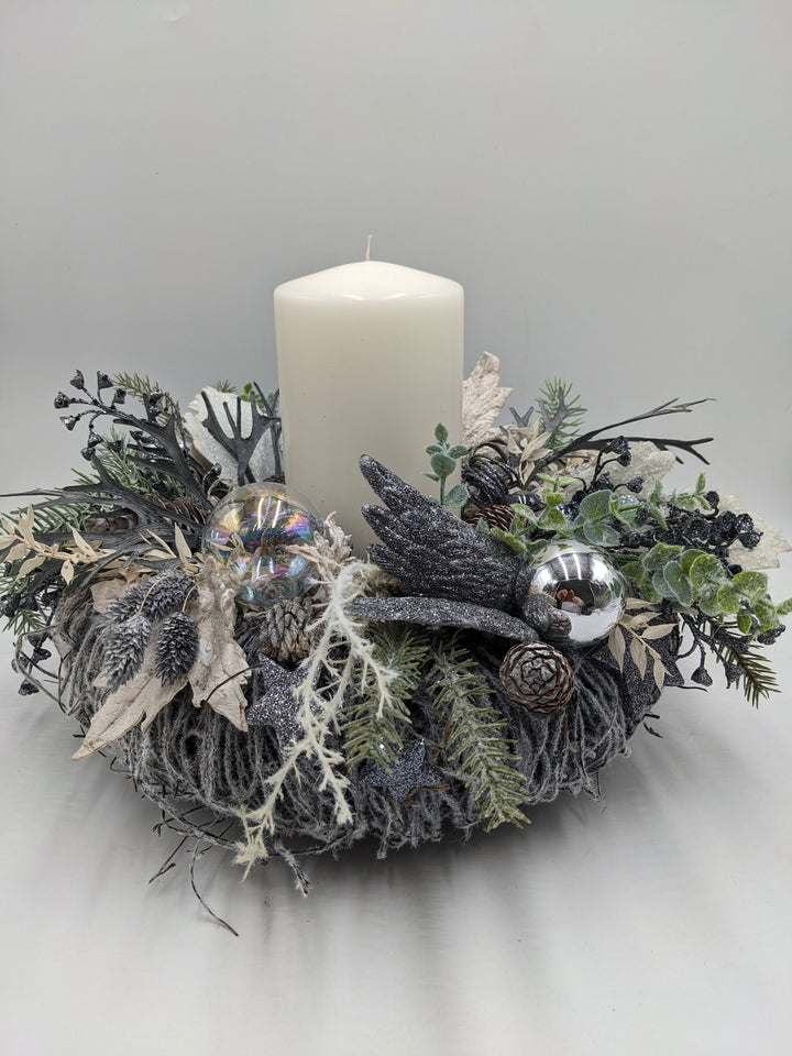 Adventskranz Kugel Zapfen Flügel grau