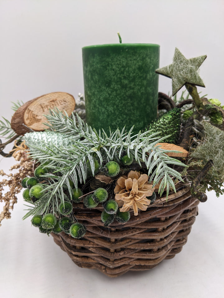 Weihnachtsgesteck Frohes Fest Zapfen Stern grün