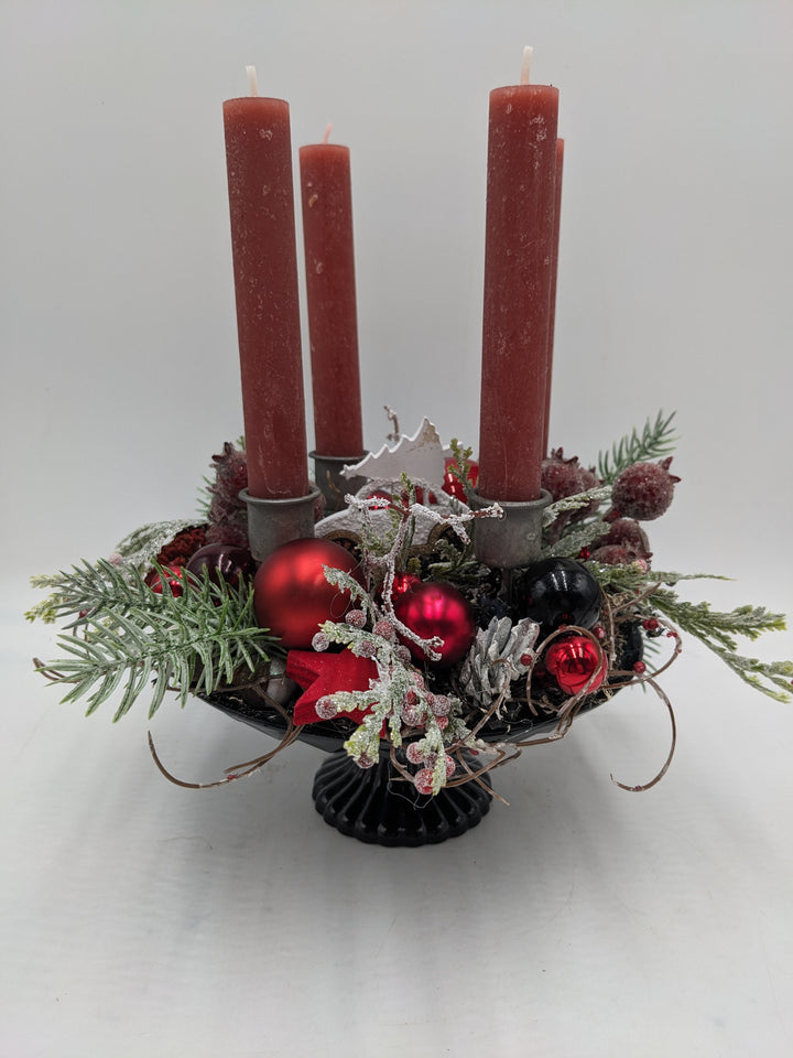 Adventsgesteck Kugel Zapfen rot