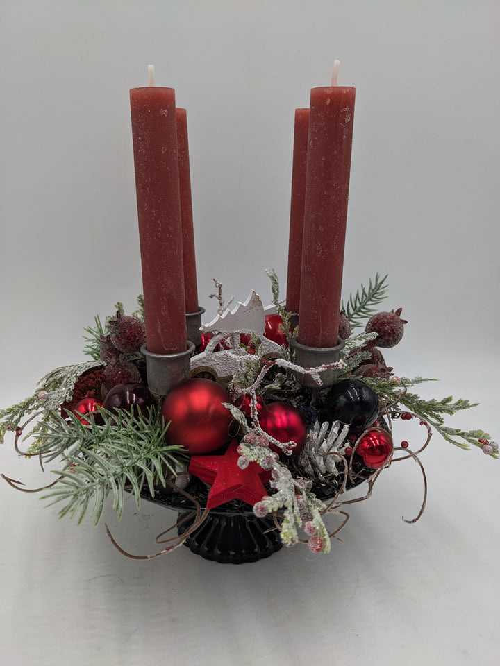 Adventsgesteck Kugel Zapfen rot