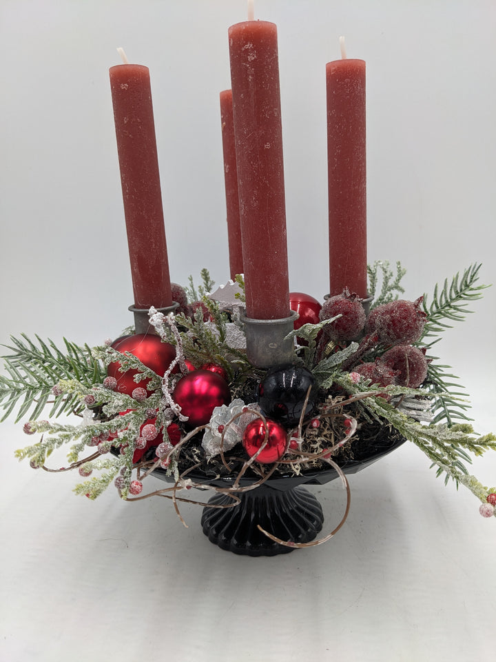 Adventsgesteck Kugel Zapfen rot