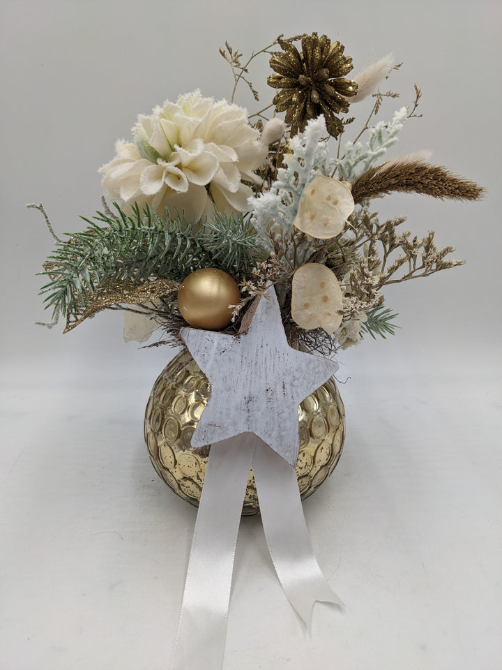 Weihnachtsgesteck Kugel Zapfen Chrysantheme creme