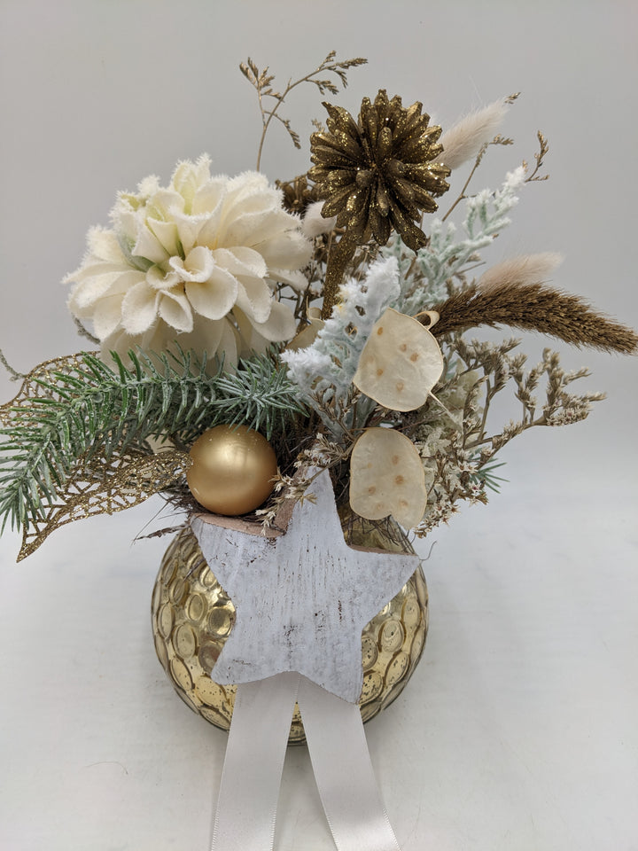 Weihnachtsgesteck Kugel Zapfen Chrysantheme creme