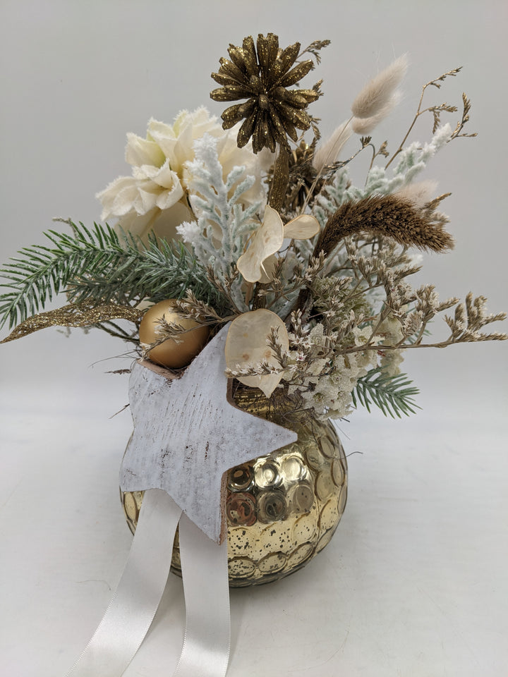 Weihnachtsgesteck Kugel Zapfen Chrysantheme creme