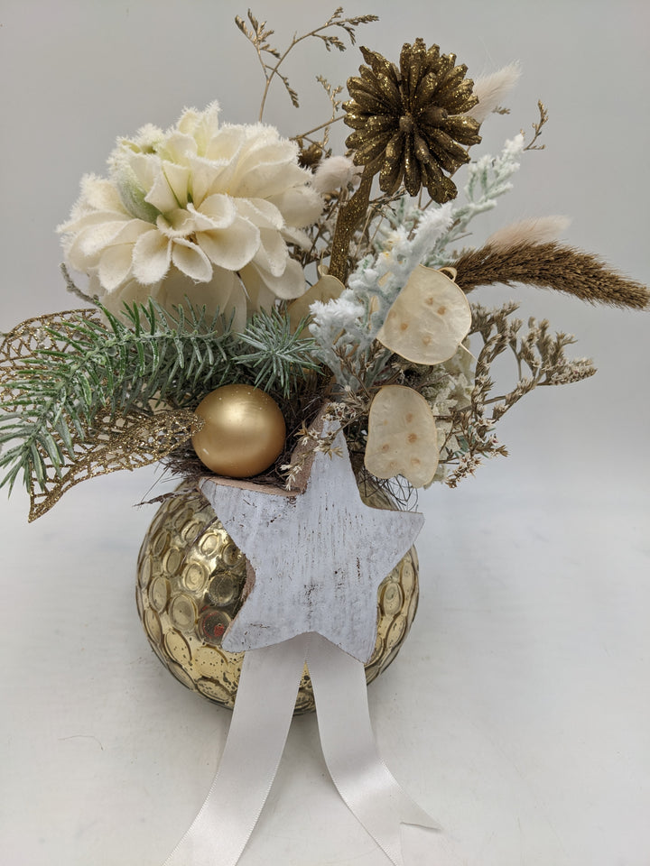 Weihnachtsgesteck Kugel Zapfen Chrysantheme creme