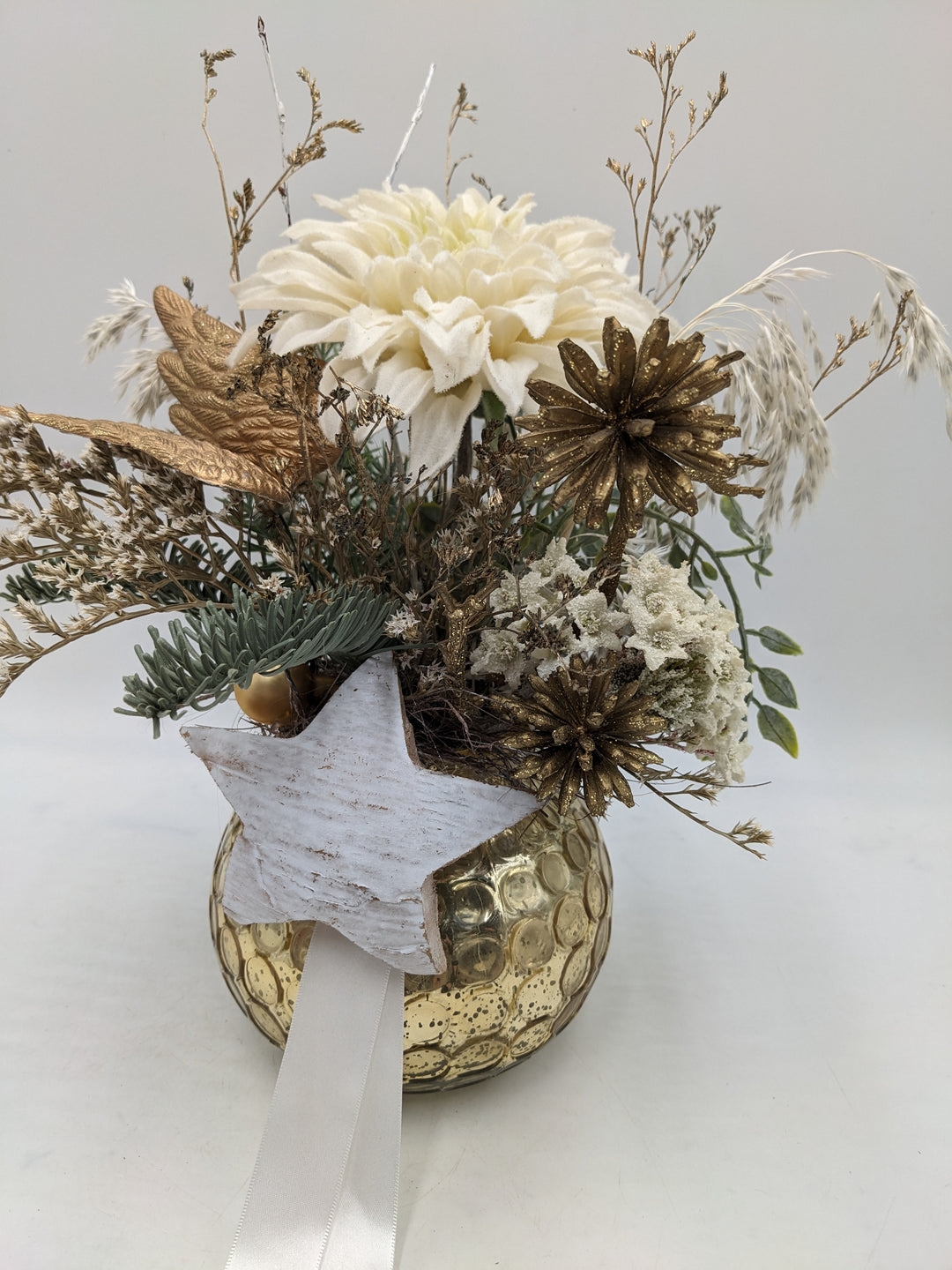 Weihnachtsgesteck Stern Flügel Chrysantheme creme