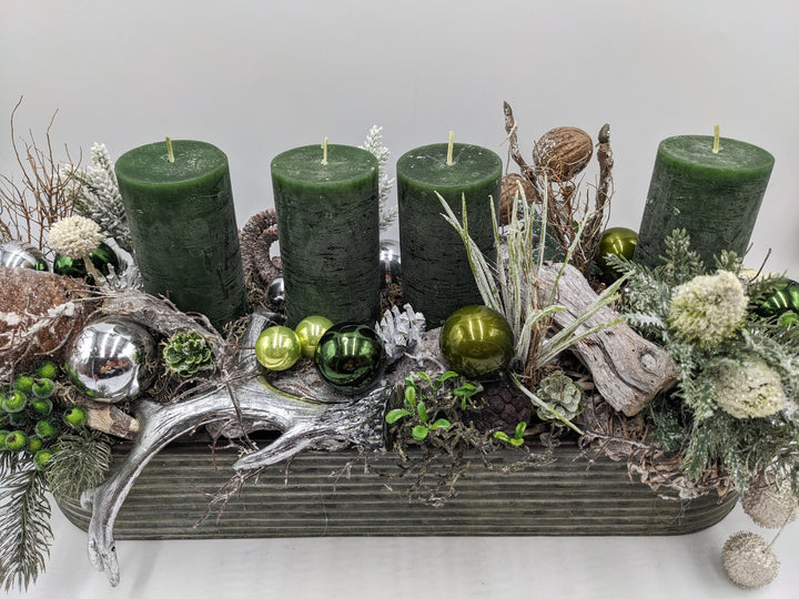 Adventsgesteck Kugel Nuss Geweih grün