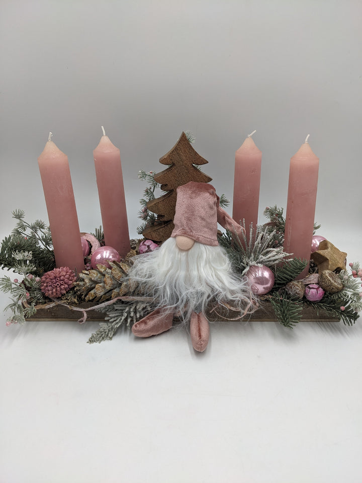 Adventsgesteck Kugel Zapfen Wichtel rosa