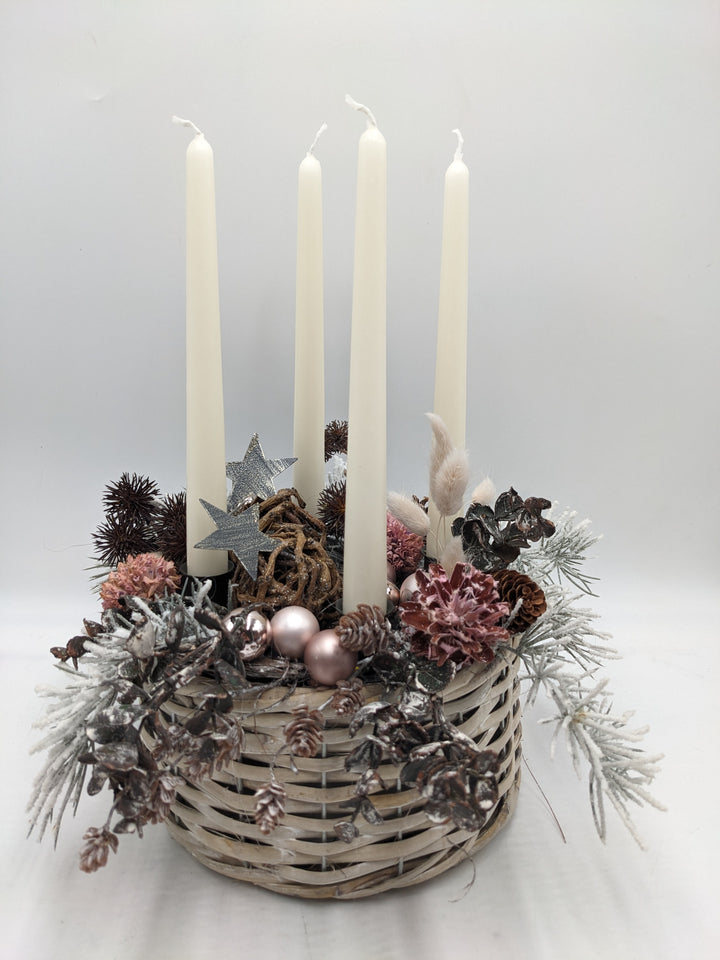 Adventsgesteck Kugel Stern Zapfen creme