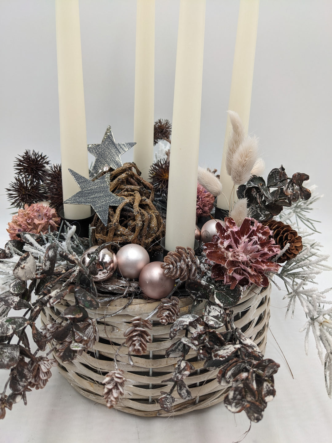 Adventsgesteck Kugel Stern Zapfen creme