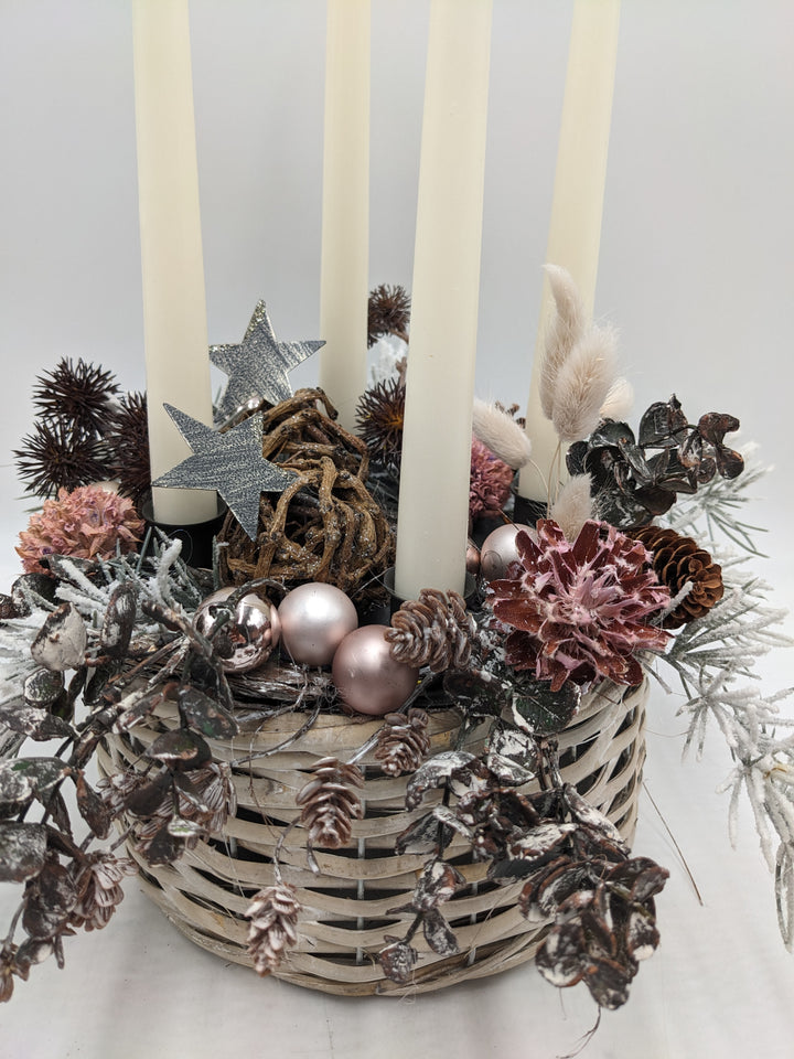 Adventsgesteck Kugel Stern Zapfen creme