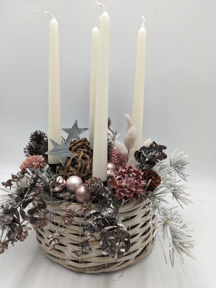 Adventsgesteck Kugel Stern Zapfen creme