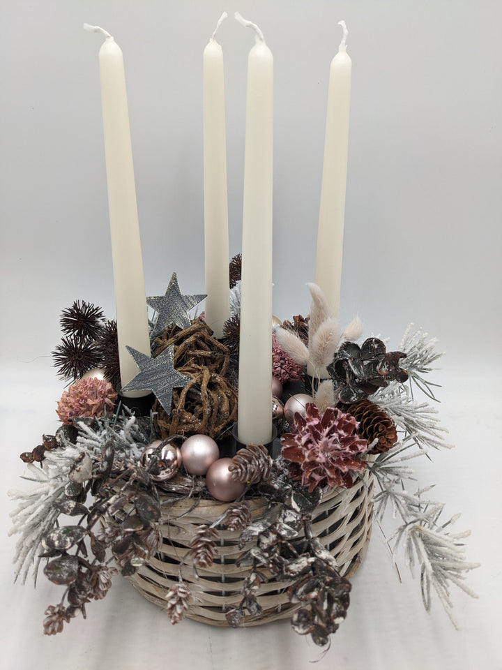 Adventsgesteck Kugel Stern Zapfen creme