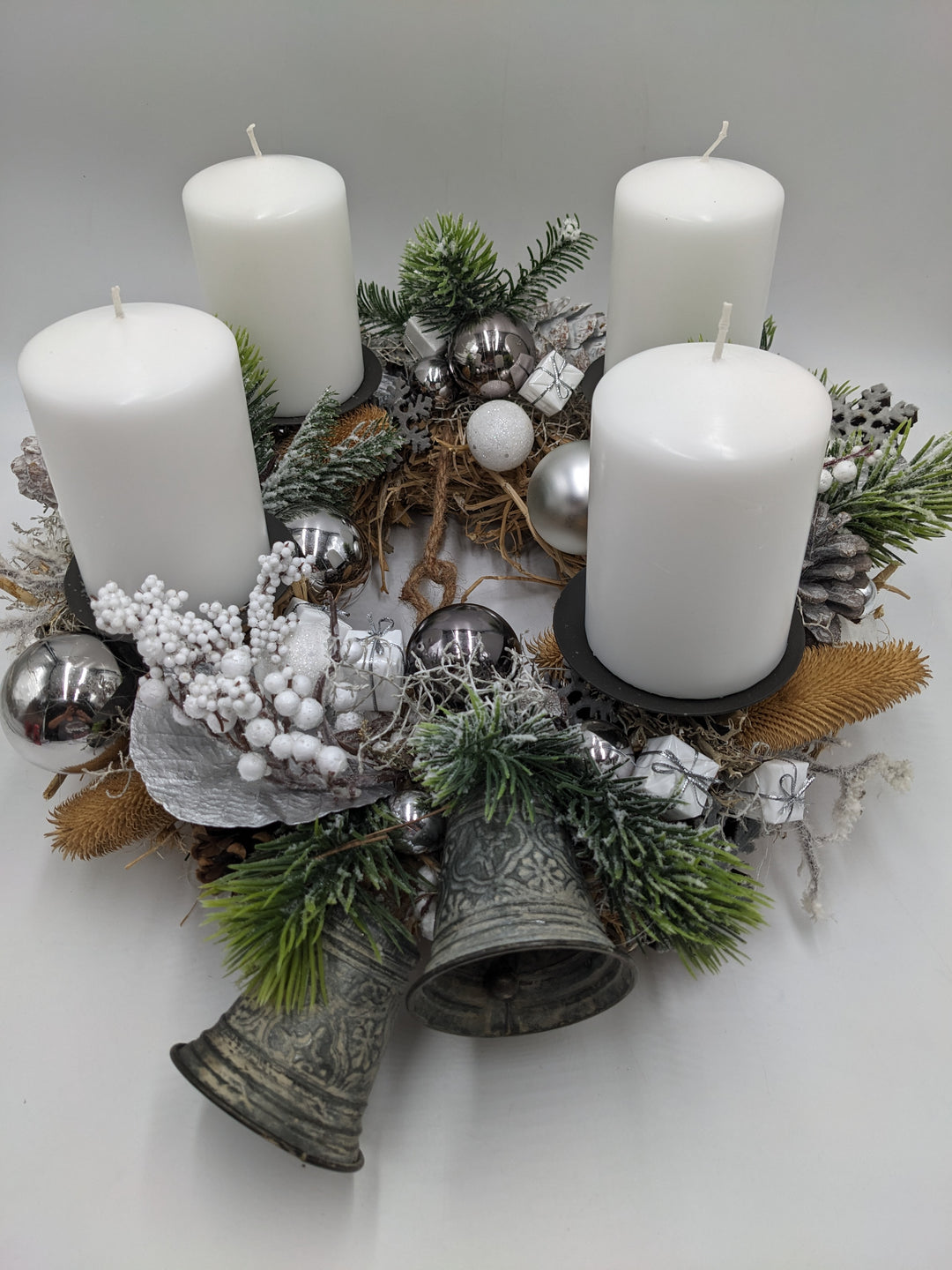 Adventskranz Kugel Geschenk Glocke weiß
