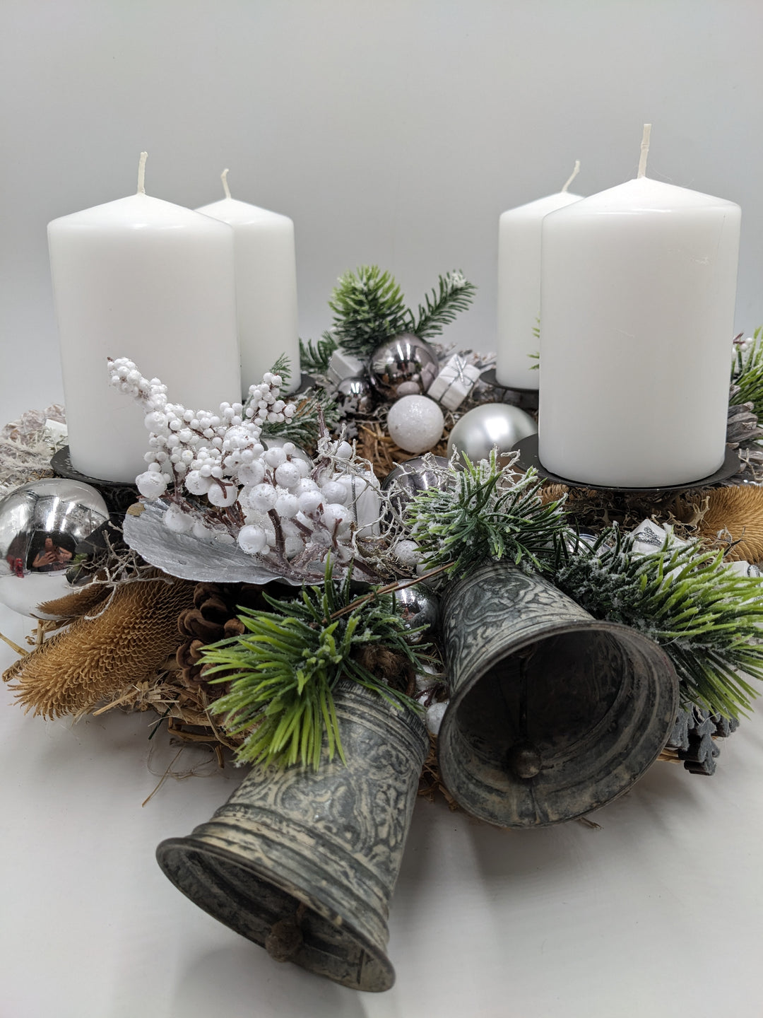 Adventskranz Kugel Geschenk Glocke weiß