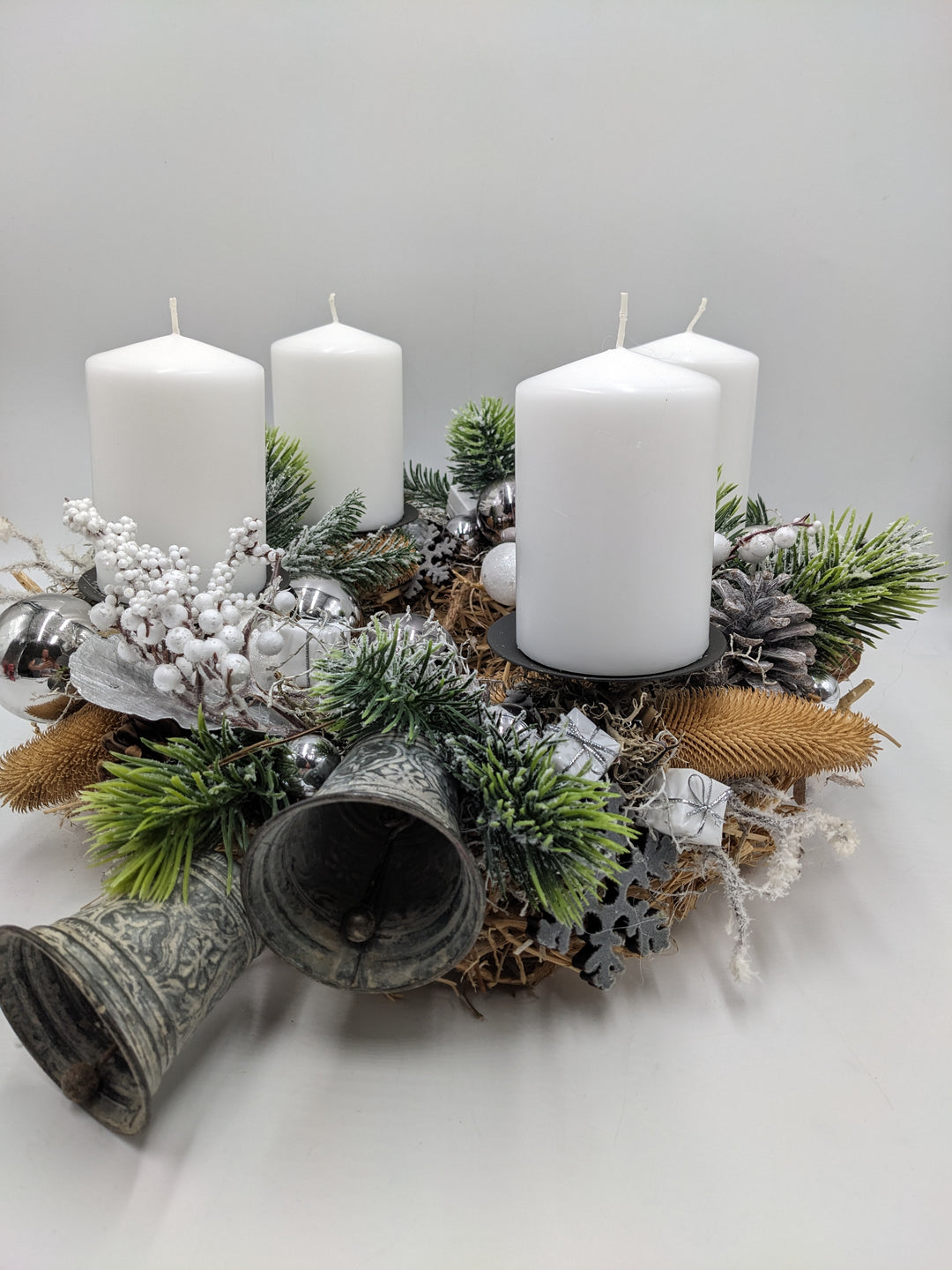 Adventskranz Kugel Geschenk Glocke weiß