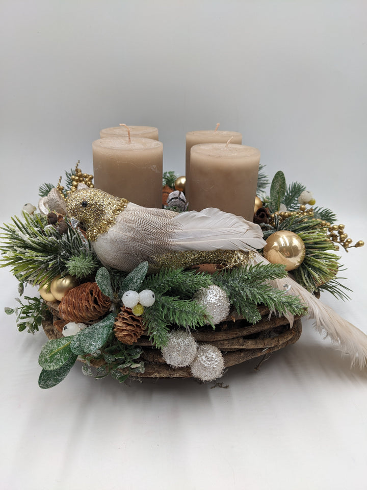 Adventskranz Kugel Vogel Zapfen sand