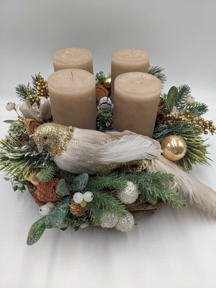 Adventskranz Kugel Vogel Zapfen sand