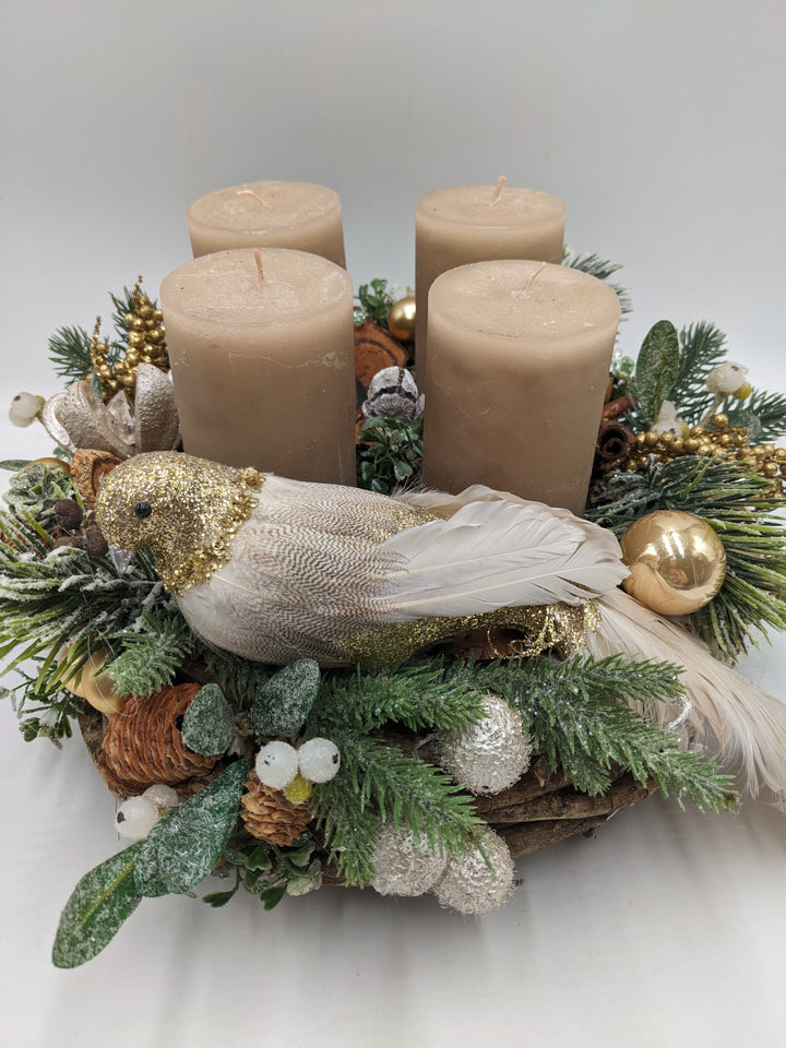 Adventskranz Kugel Vogel Zapfen sand