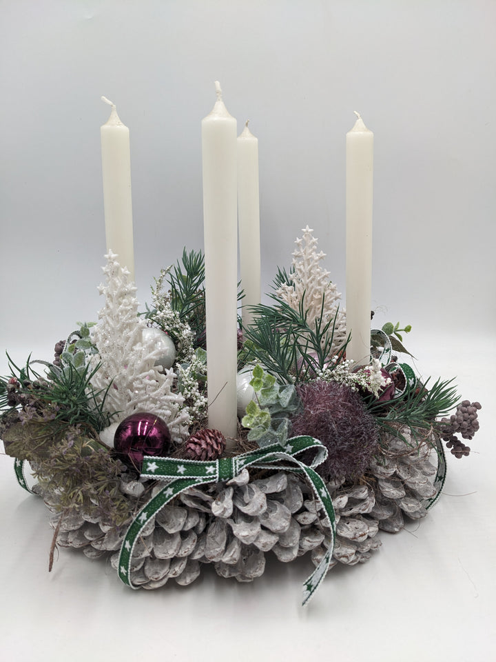Adventskranz Kugel Zapfen Beeren weiß