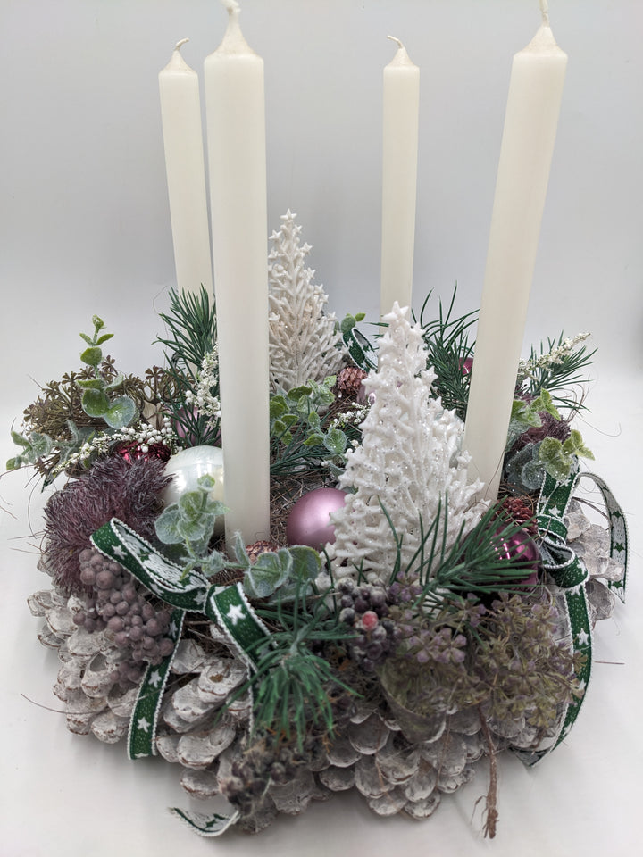 Adventskranz Kugel Zapfen Beeren weiß