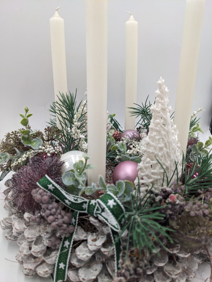 Adventskranz Kugel Zapfen Beeren weiß