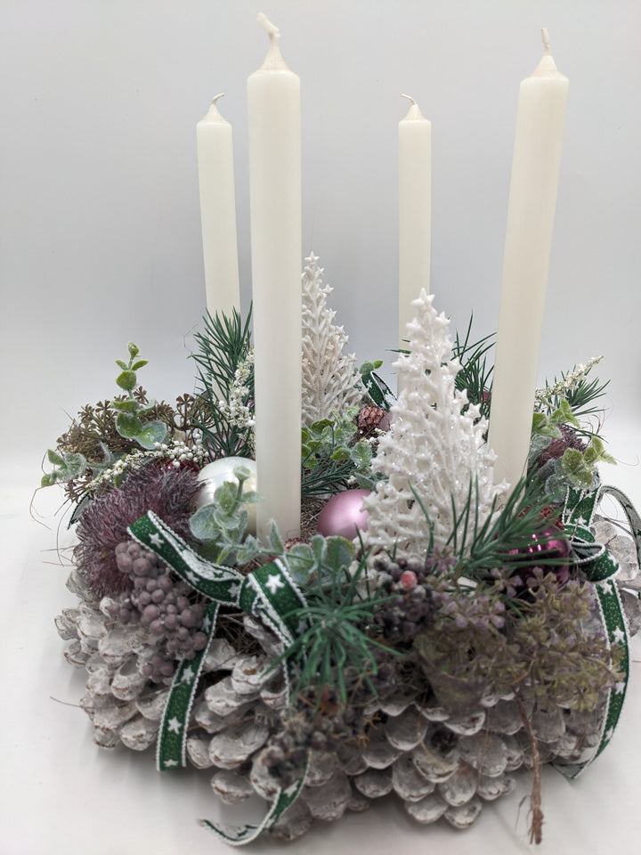 Adventskranz Kugel Zapfen Beeren weiß