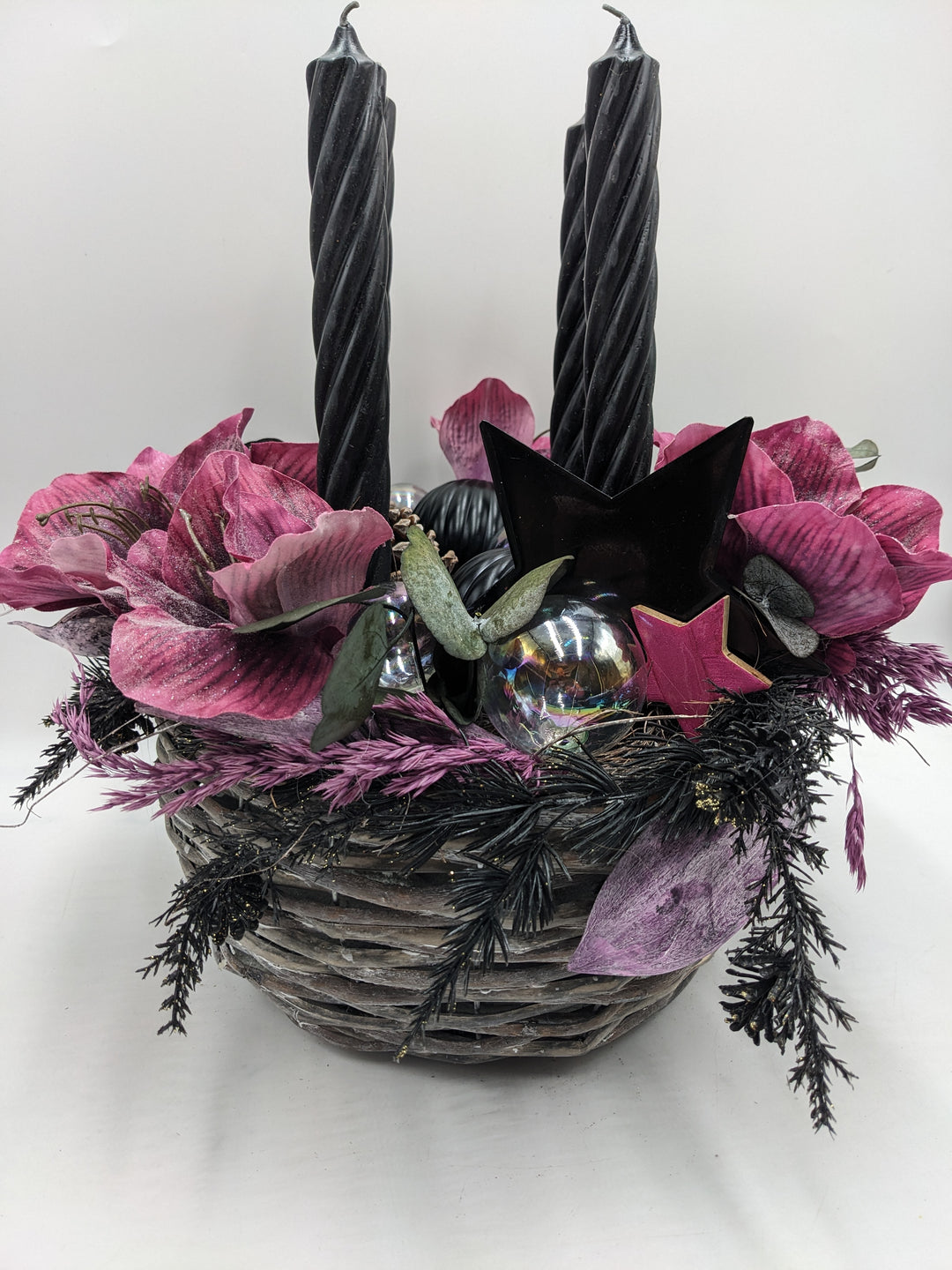 Adventsgesteck Kugel Stern Amaryllis lila
