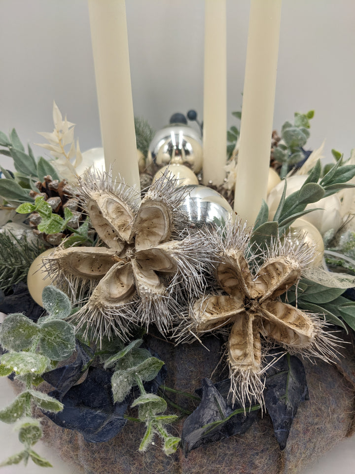Adventskranz Kugel Zapfen Eukalypthus creme