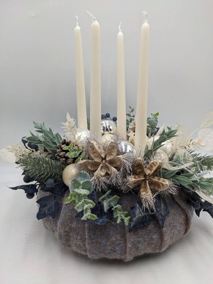 Adventskranz Kugel Zapfen Eukalypthus creme