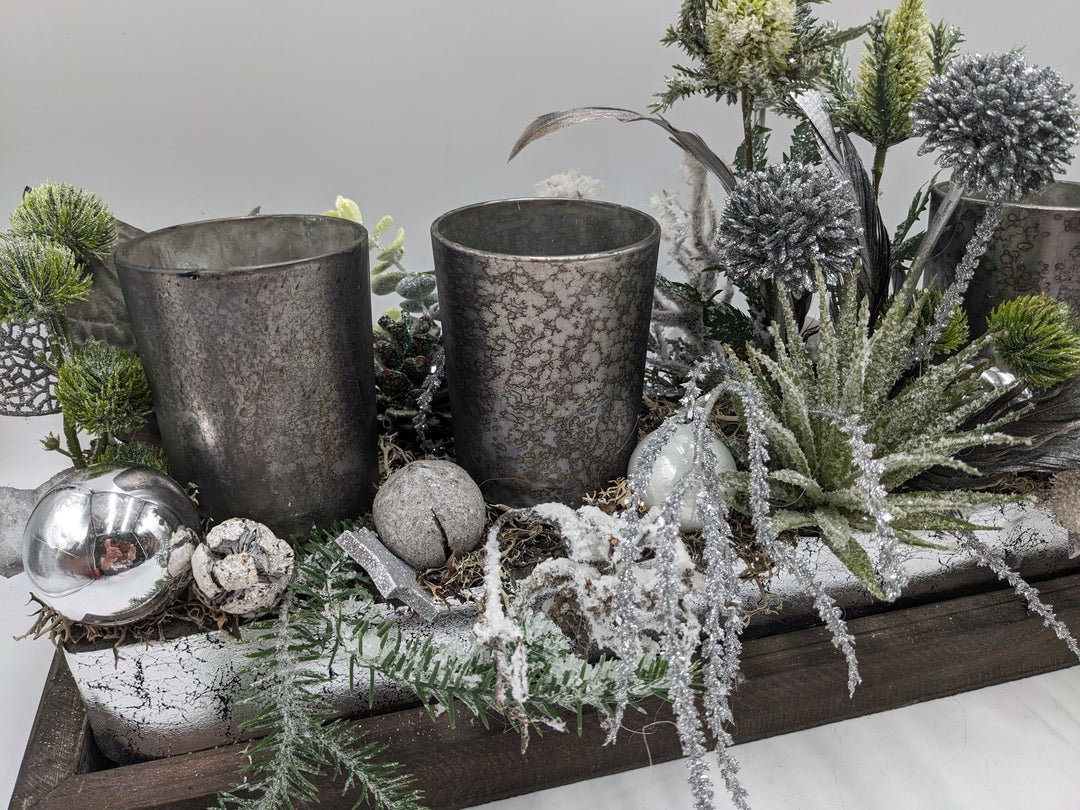 Weihnachtsgesteck Teelicht Kugel Craspedia grau