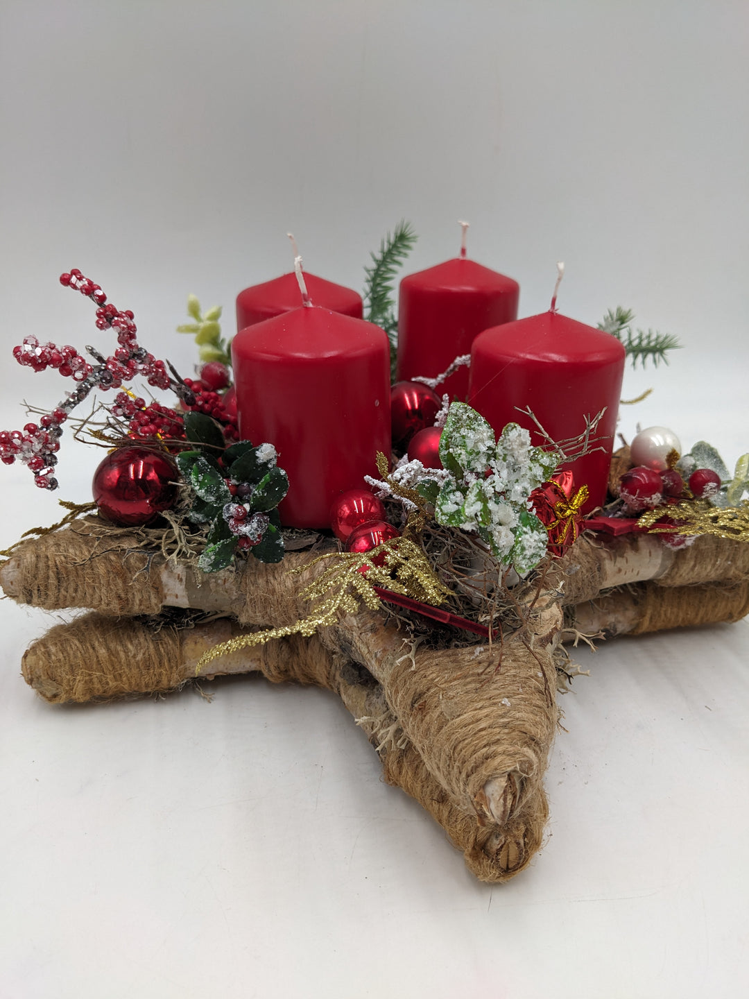 Adventsgesteck Kugel Geschenk Eukalypthus rot