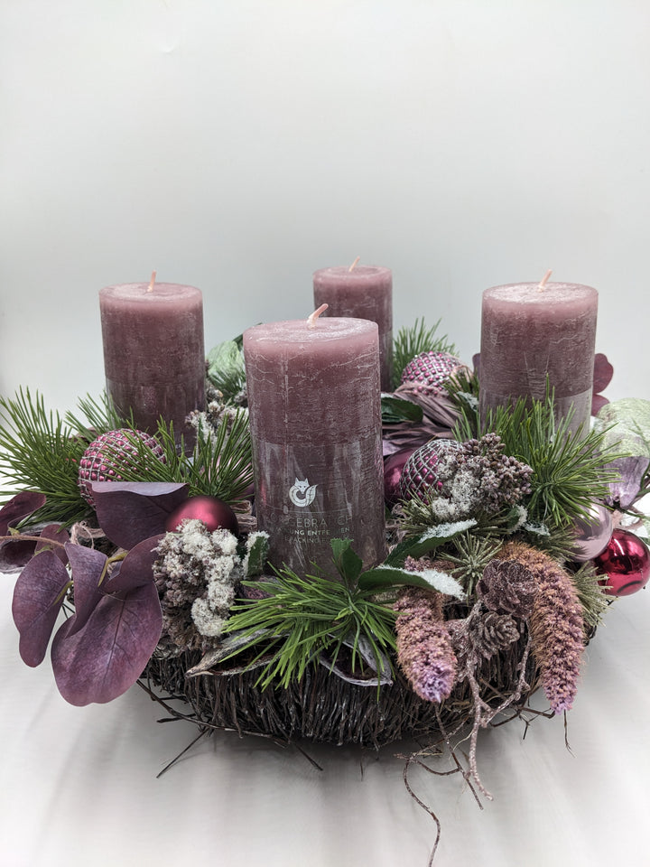 Adventskranz Kugel Zapfen Beeren flieder