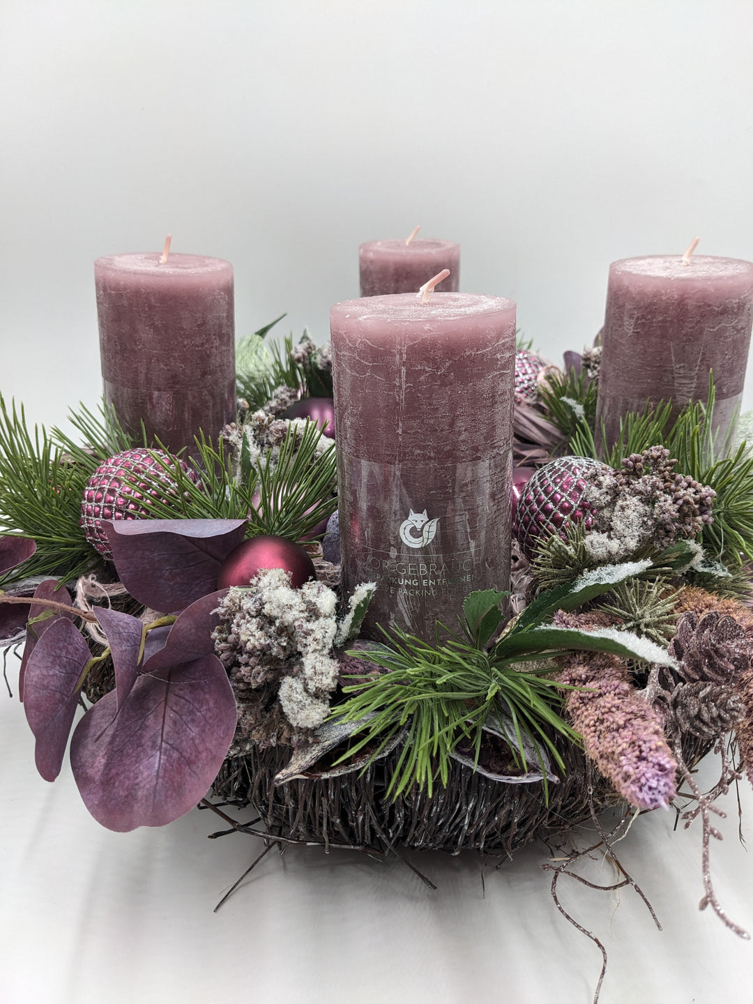 Adventskranz Kugel Zapfen Beeren flieder