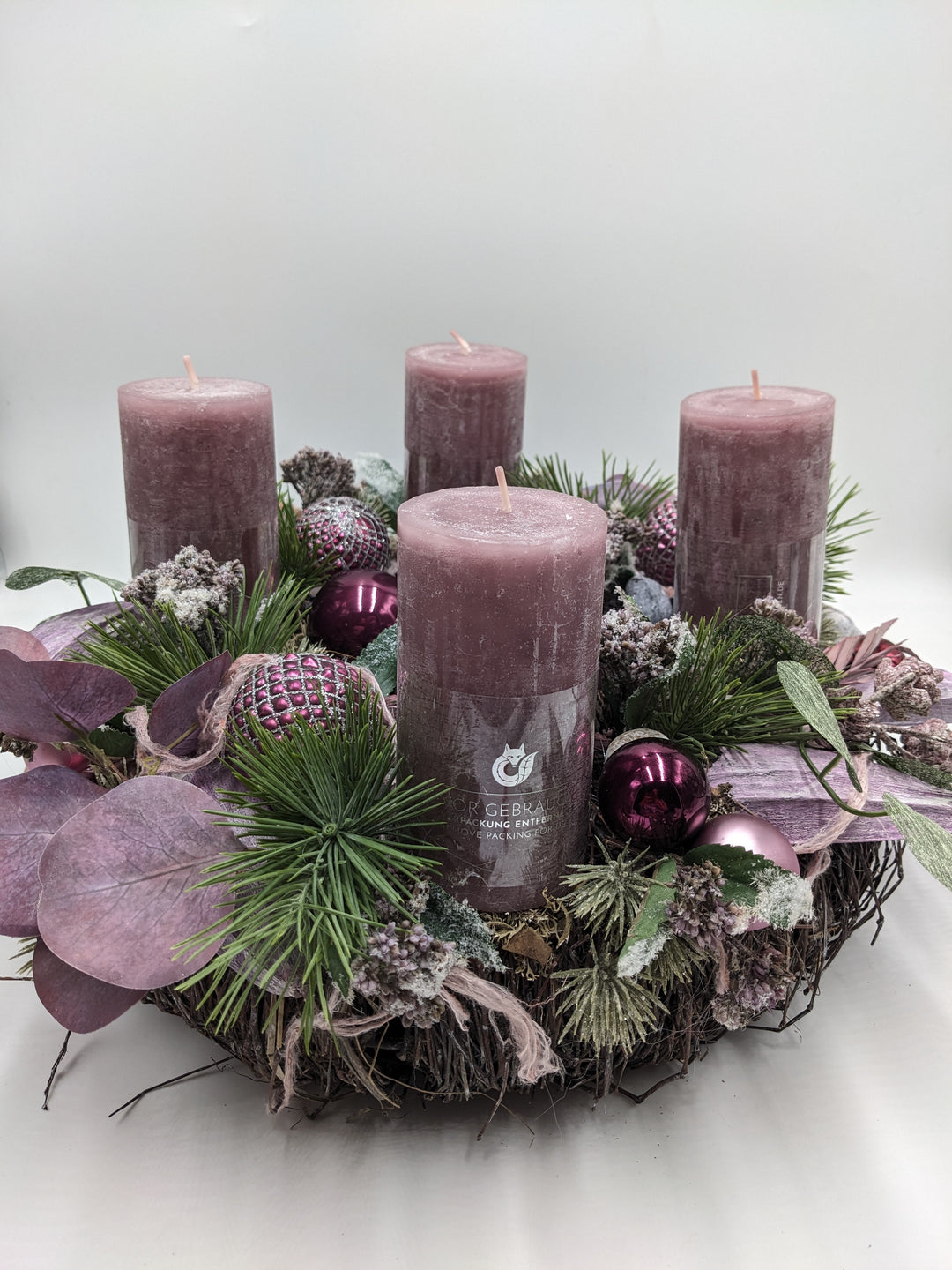 Adventskranz Kugel Zapfen Beeren flieder