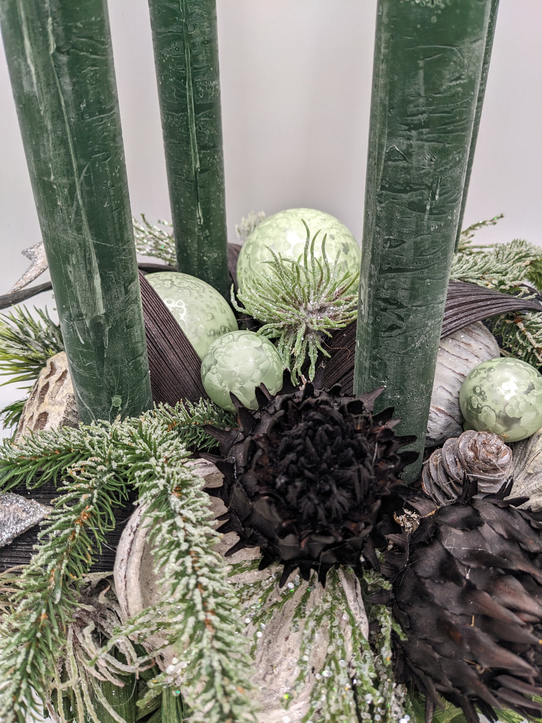 Adventskranz Kugel Artischocke Stern grün