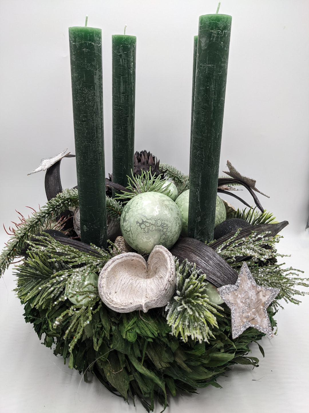 Adventskranz Kugeln Artischocken Stern grün schwarz