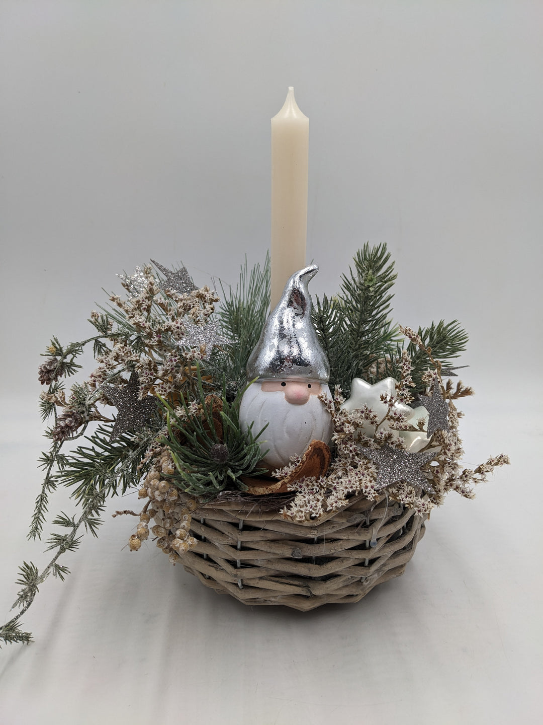 Weihnachtsgesteck Stern Weihnachtsmann creme