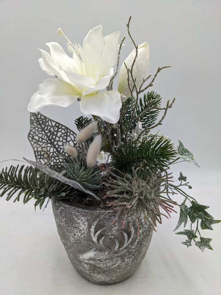 Weihnachtsgesteck Kugel Amaryllis Efeu weiß