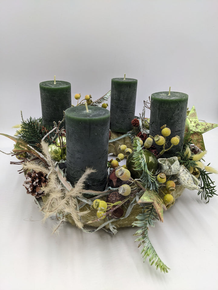 Adventskranz Kugel Stern Beeren grün