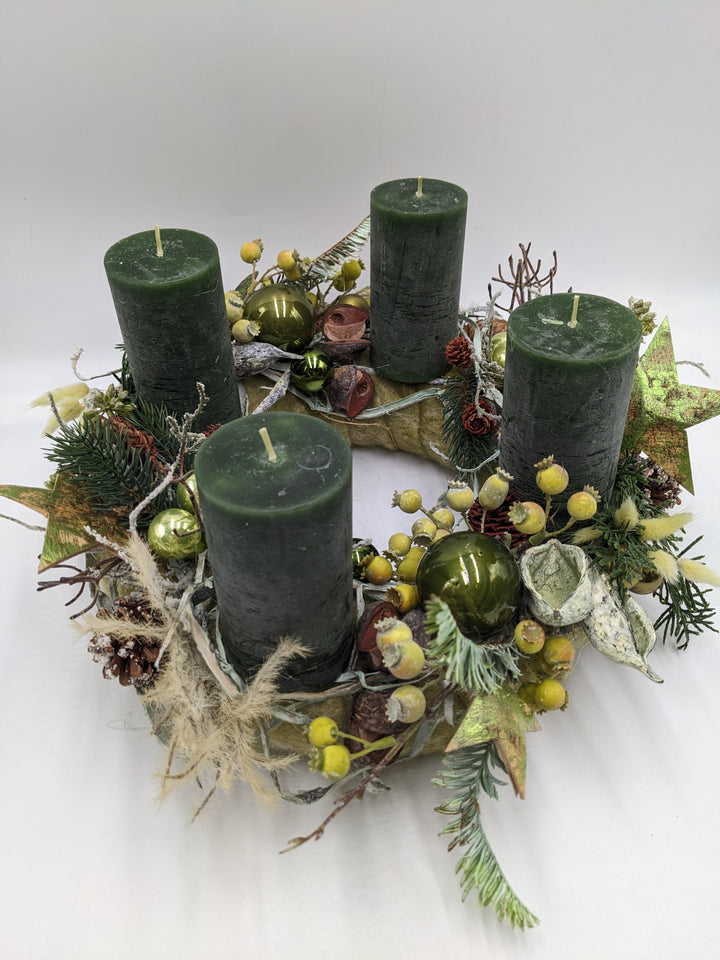 Adventskranz Kugel Stern Beeren grün