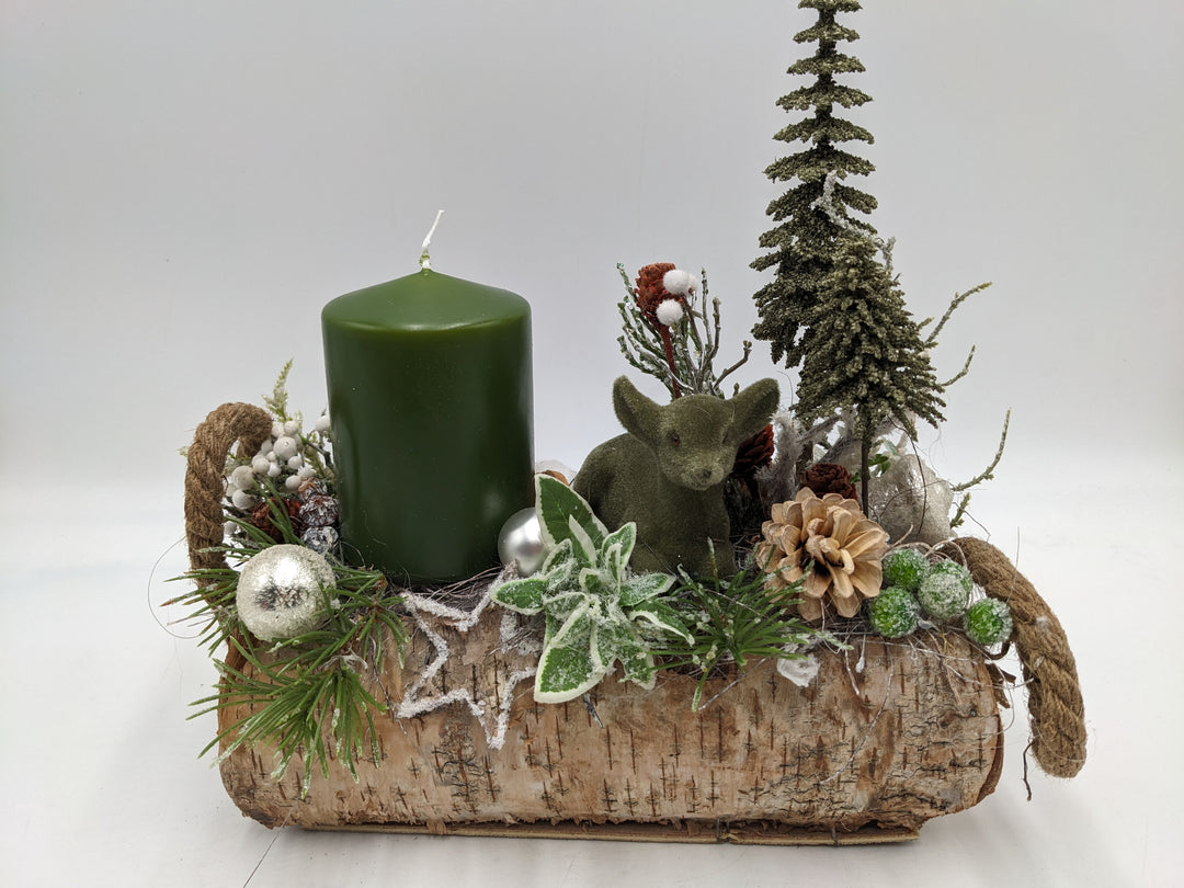 Weihnachtsgesteck Kugel Reh Tannenbäumchen grün