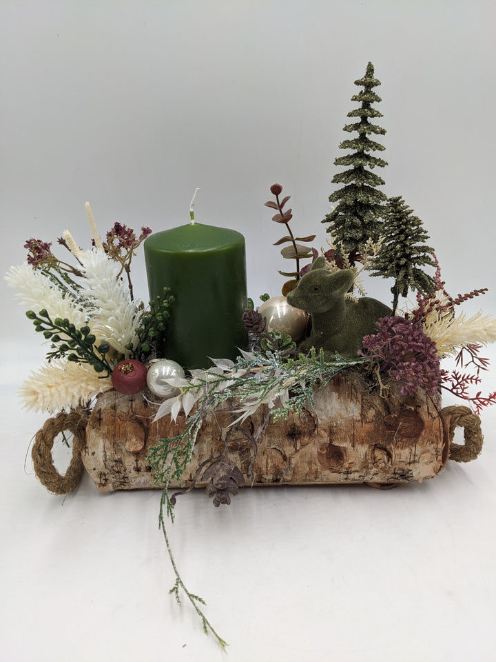 Weihnachtsgesteck Kugel Reh Beeren grün