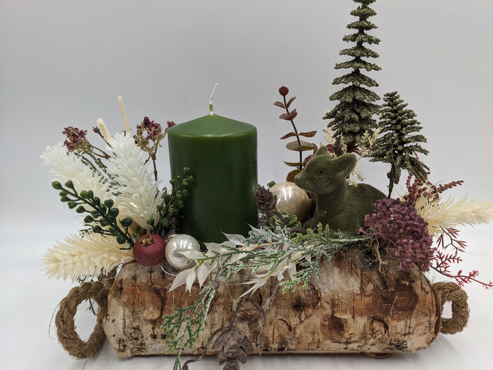 Weihnachtsgesteck Kugel Reh Beeren grün