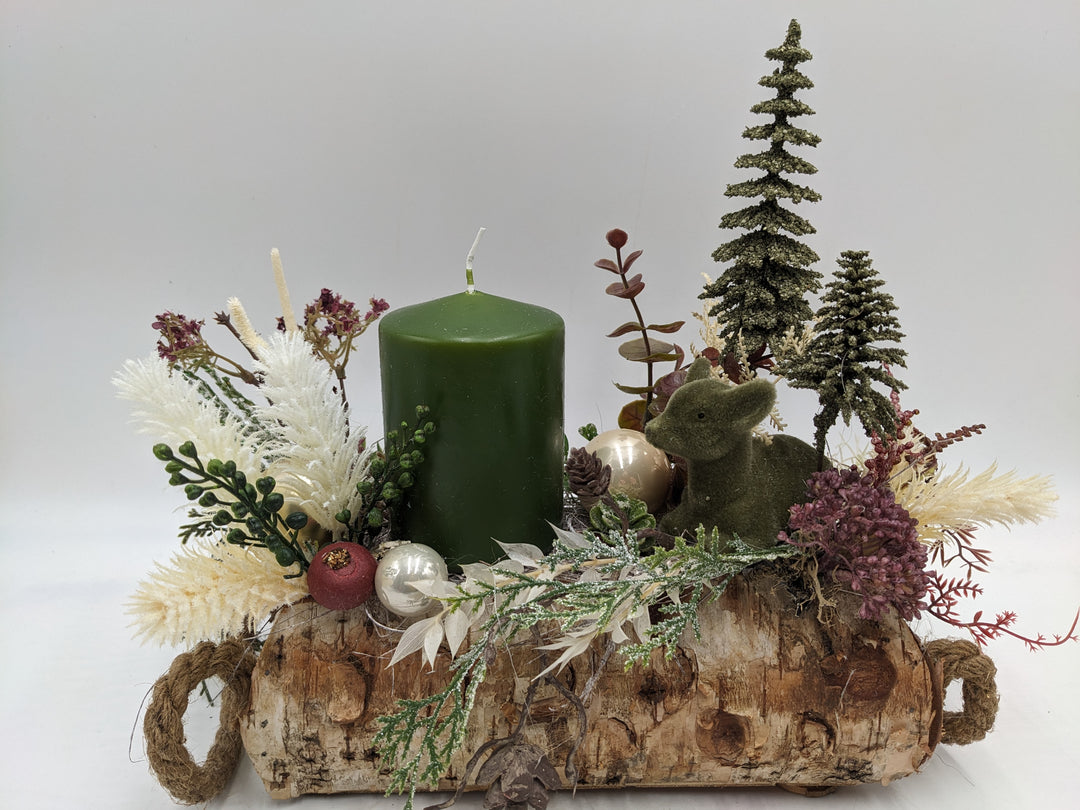 Weihnachtsgesteck Kugel Reh Beeren grün