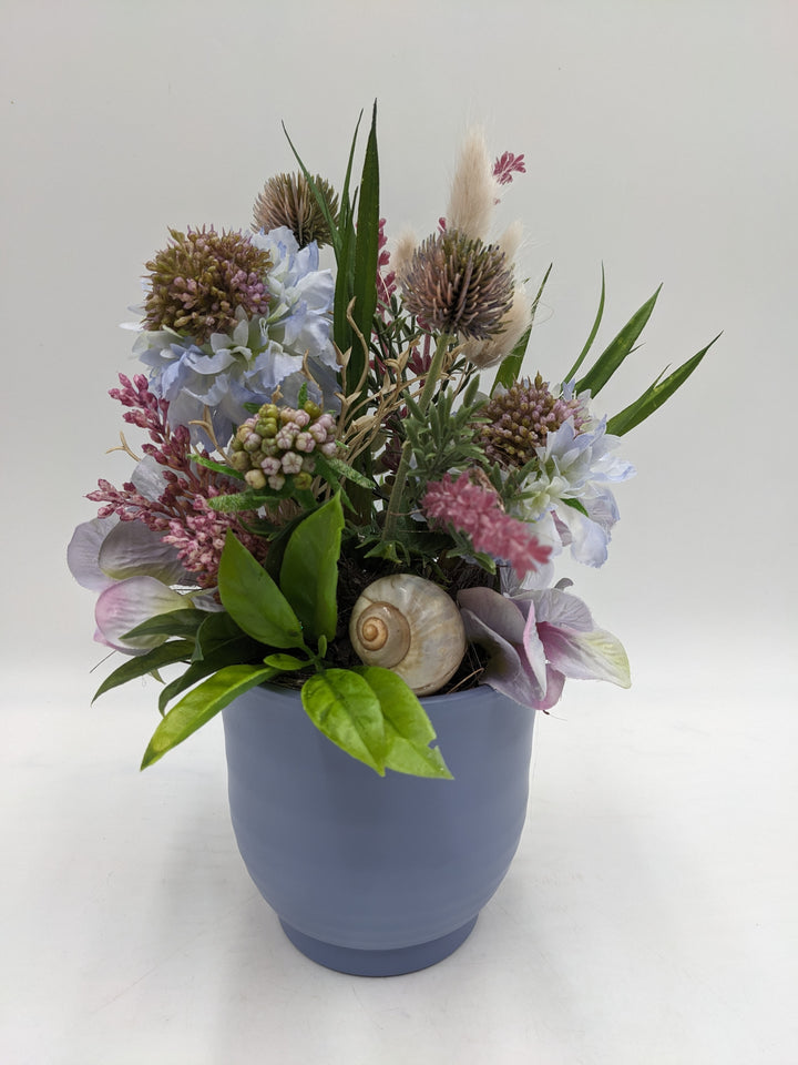 Sommergesteck Schnecke Hortensie blau
