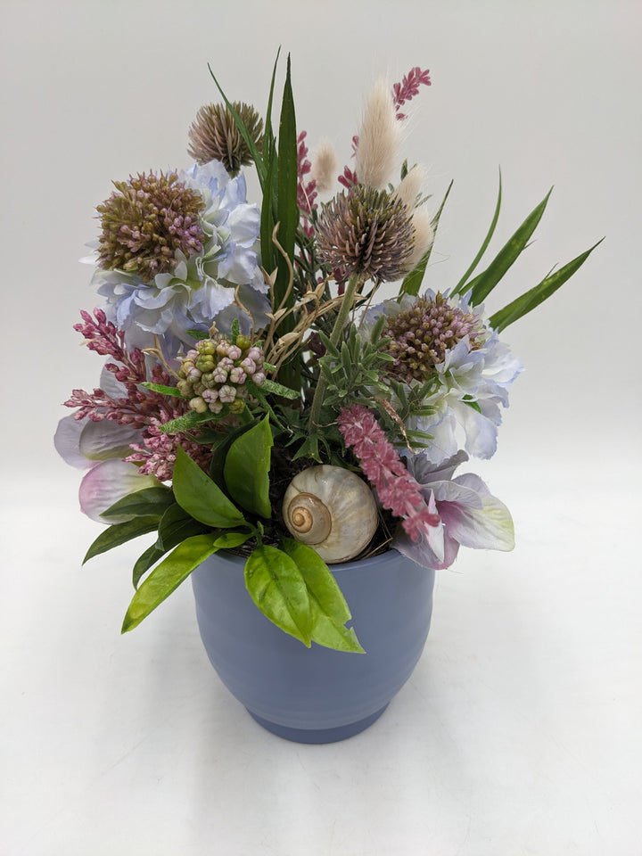 Sommergesteck Schnecke Hortensie blau