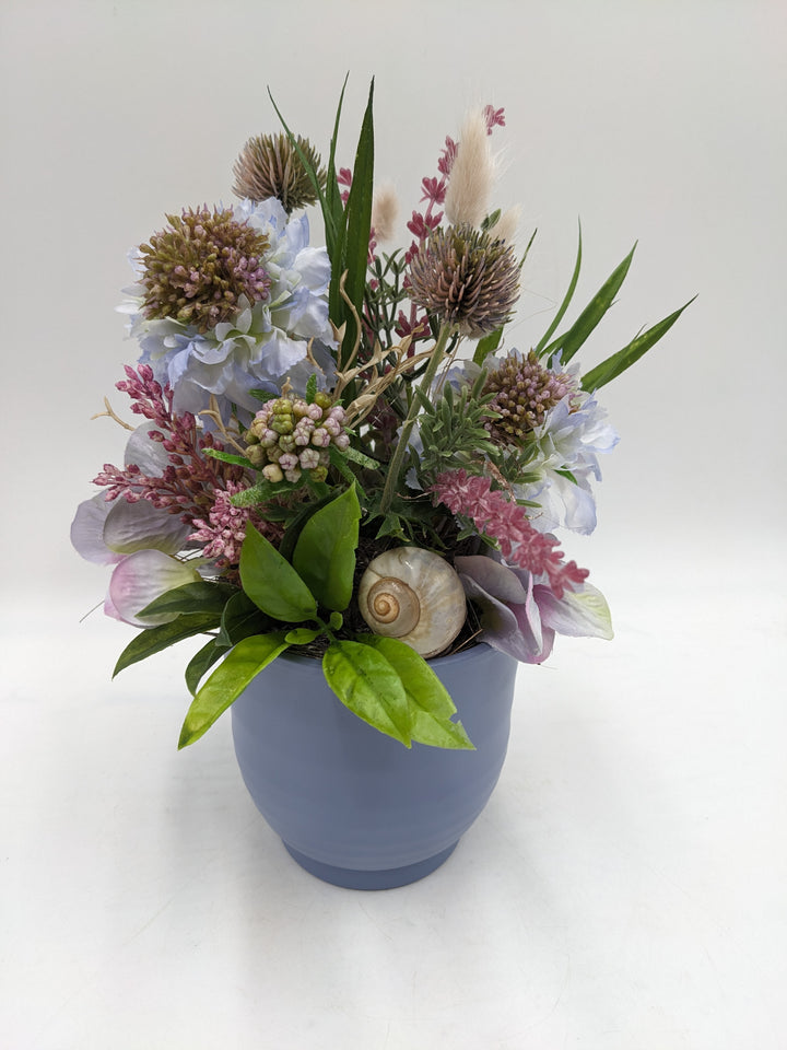Sommergesteck Schnecke Hortensie blau